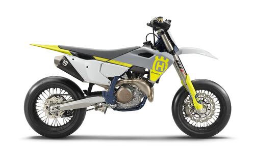 E' una belva fra i cordoli la nuovissima Husqvarna FS 450 Supermoto (2)