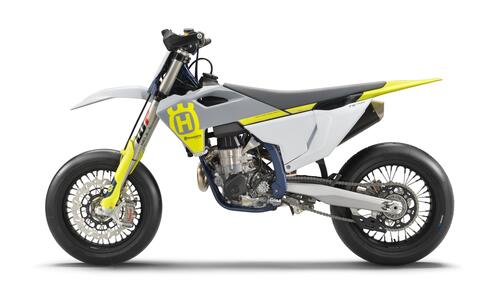 E' una belva fra i cordoli la nuovissima Husqvarna FS 450 Supermoto (3)