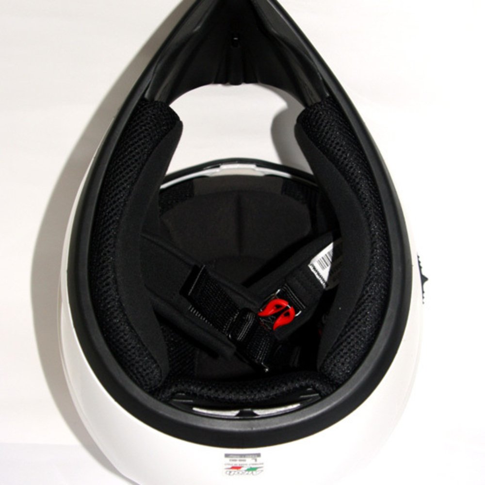 La calotta esterna e le imbottiture di comfort proteggono bene anche la parte inferiore del casco
