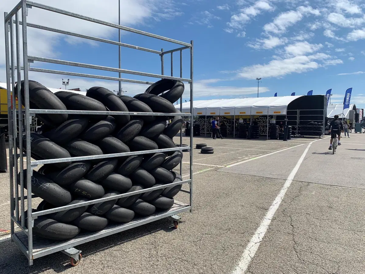 SBK 2022. GP D'ITALIA, la piadina e i pneumatici: foto dentro e fuori il circuito di Misano [GALLERY]