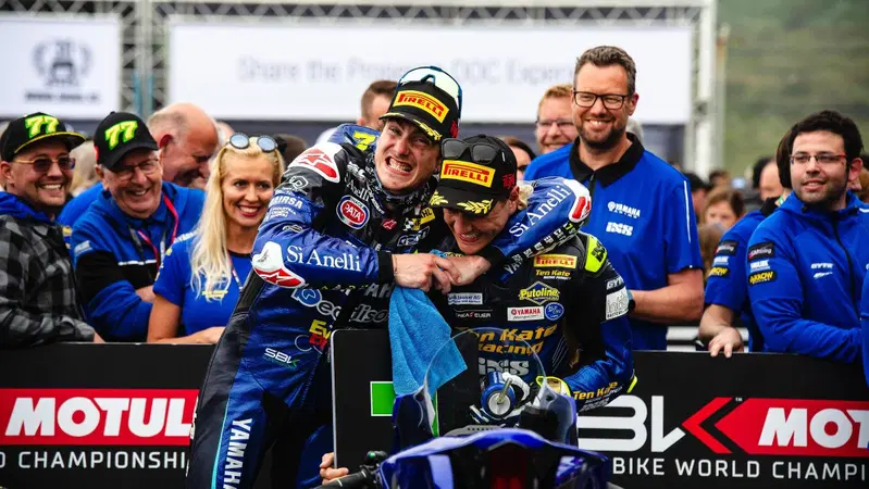 SBK 2022. GP d'Italia, in Supersport che lotta tra Dominique Aegerter, Lorenzo Baldassarri e Nicol&ograve; Bulega!