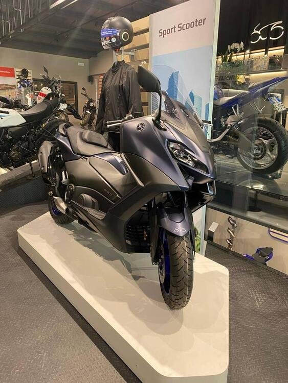 Yamaha T-Max 560 (2022 - 24) (2)