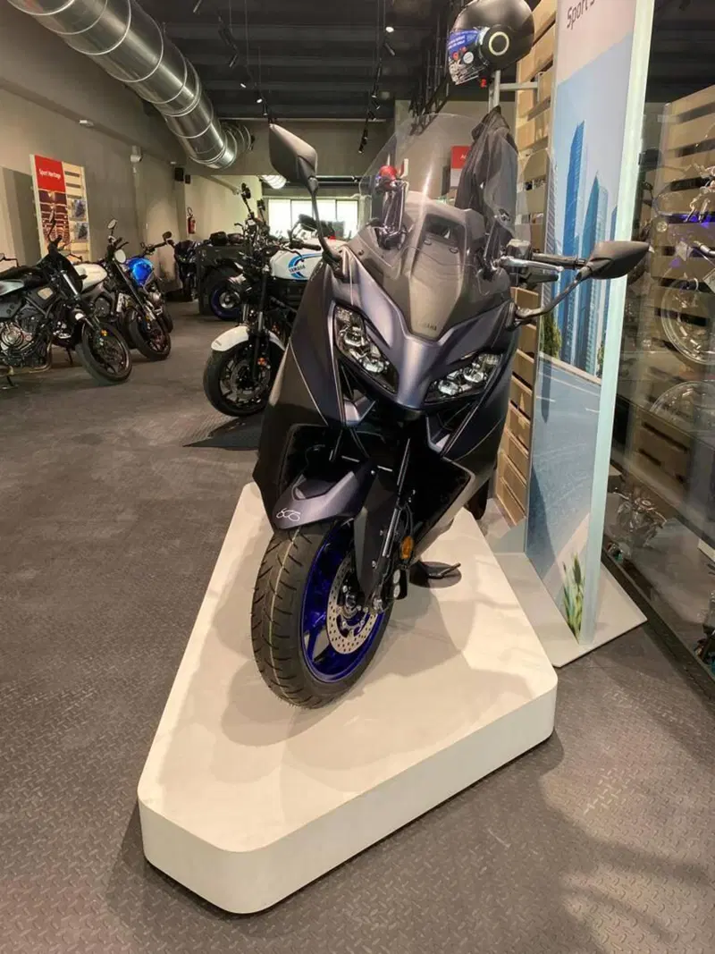 Yamaha T-Max 560 (2022 - 24) (4)