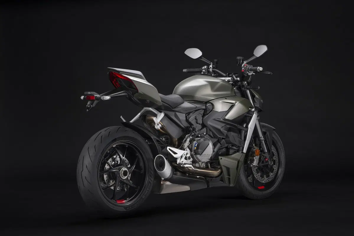 La Ducati Streetfighter V2 diventa green. Ma sempre a benzina (3)