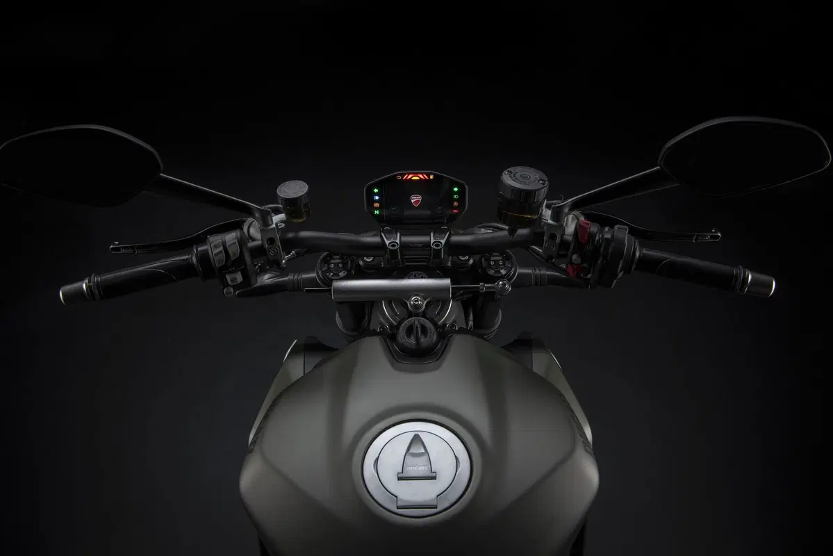 La Ducati Streetfighter V2 diventa green. Ma sempre a benzina (12)
