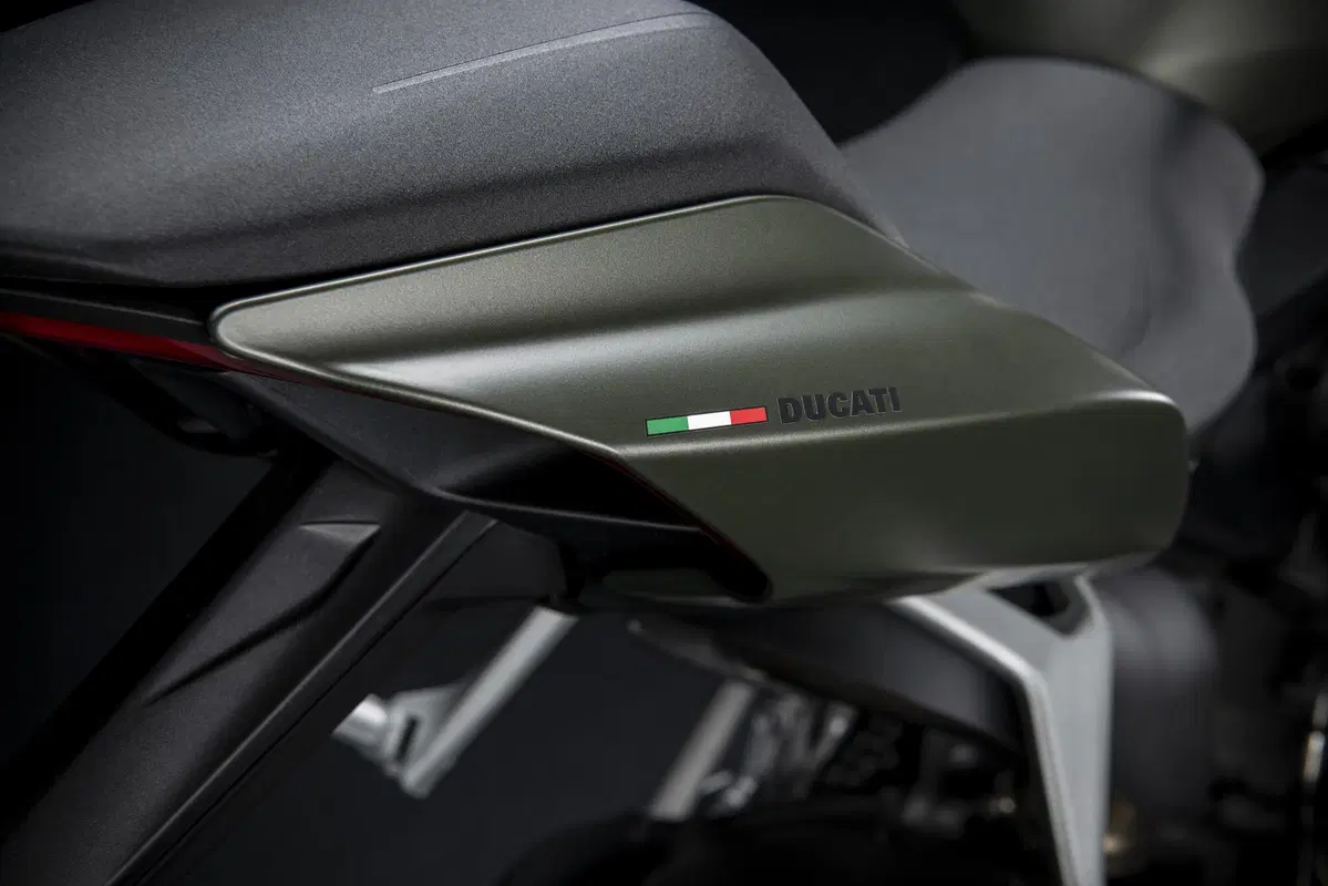 La Ducati Streetfighter V2 diventa green. Ma sempre a benzina (18)
