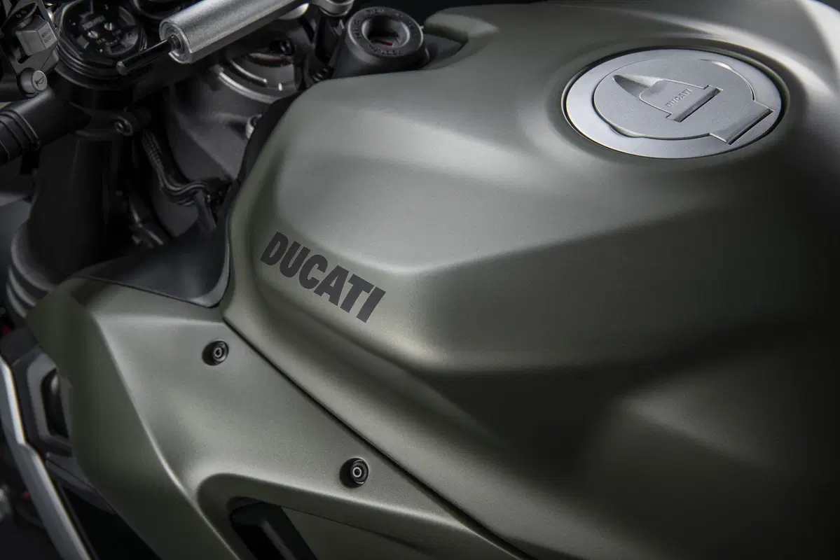 La Ducati Streetfighter V2 diventa green. Ma sempre a benzina (14)