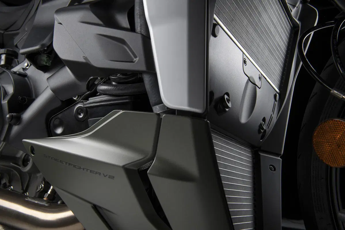 La Ducati Streetfighter V2 diventa green. Ma sempre a benzina (20)
