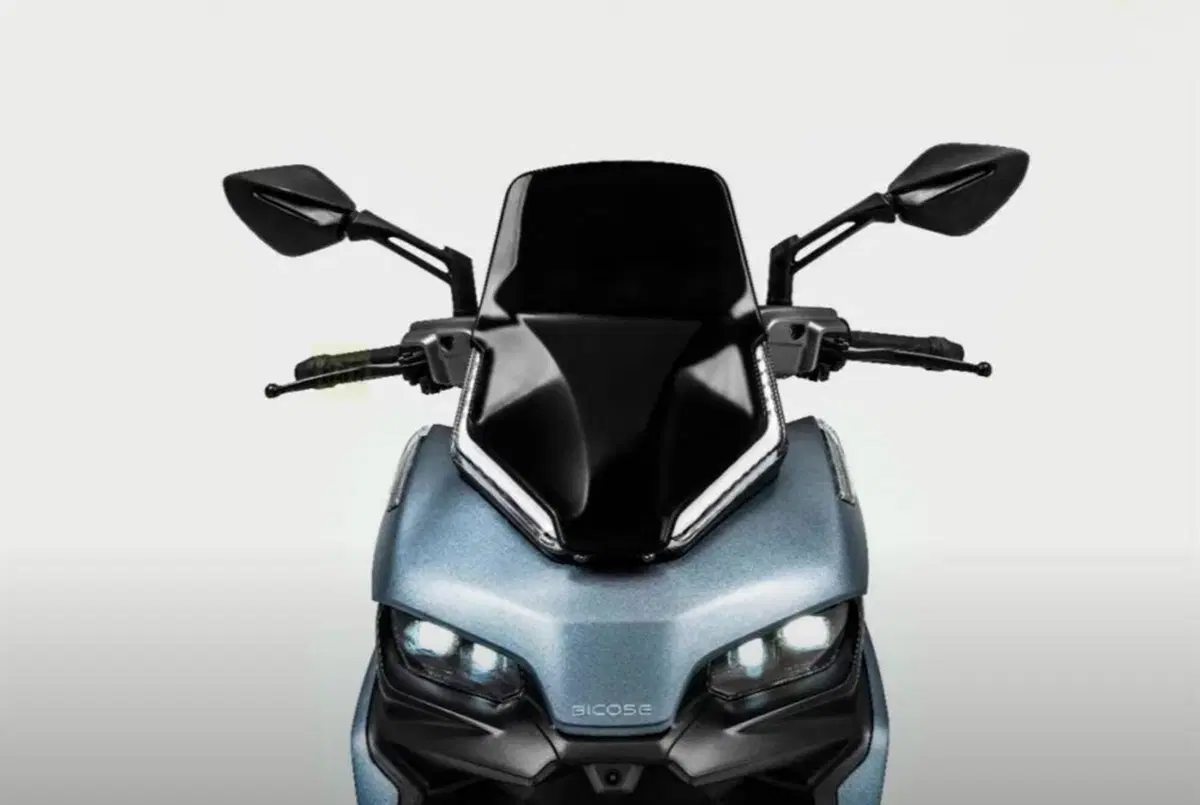 Bicose Real 5T. Why? L'elettrico di Loncin un po' Honda ADV (4)