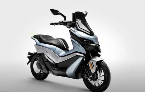 Bicose Real 5T. Why? L'elettrico di Loncin un po' Honda ADV (3)