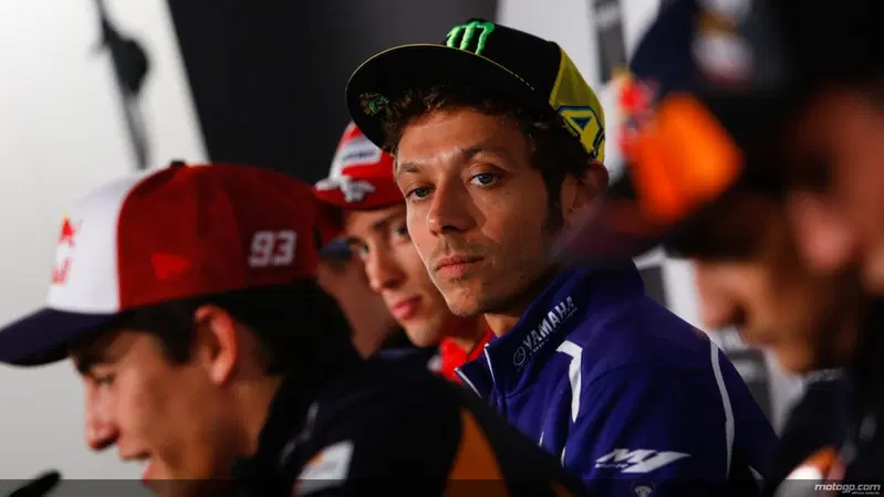 Rossi: "Marquez fantastico, ma con la Yamaha farebbe pi&ugrave; fatica"
