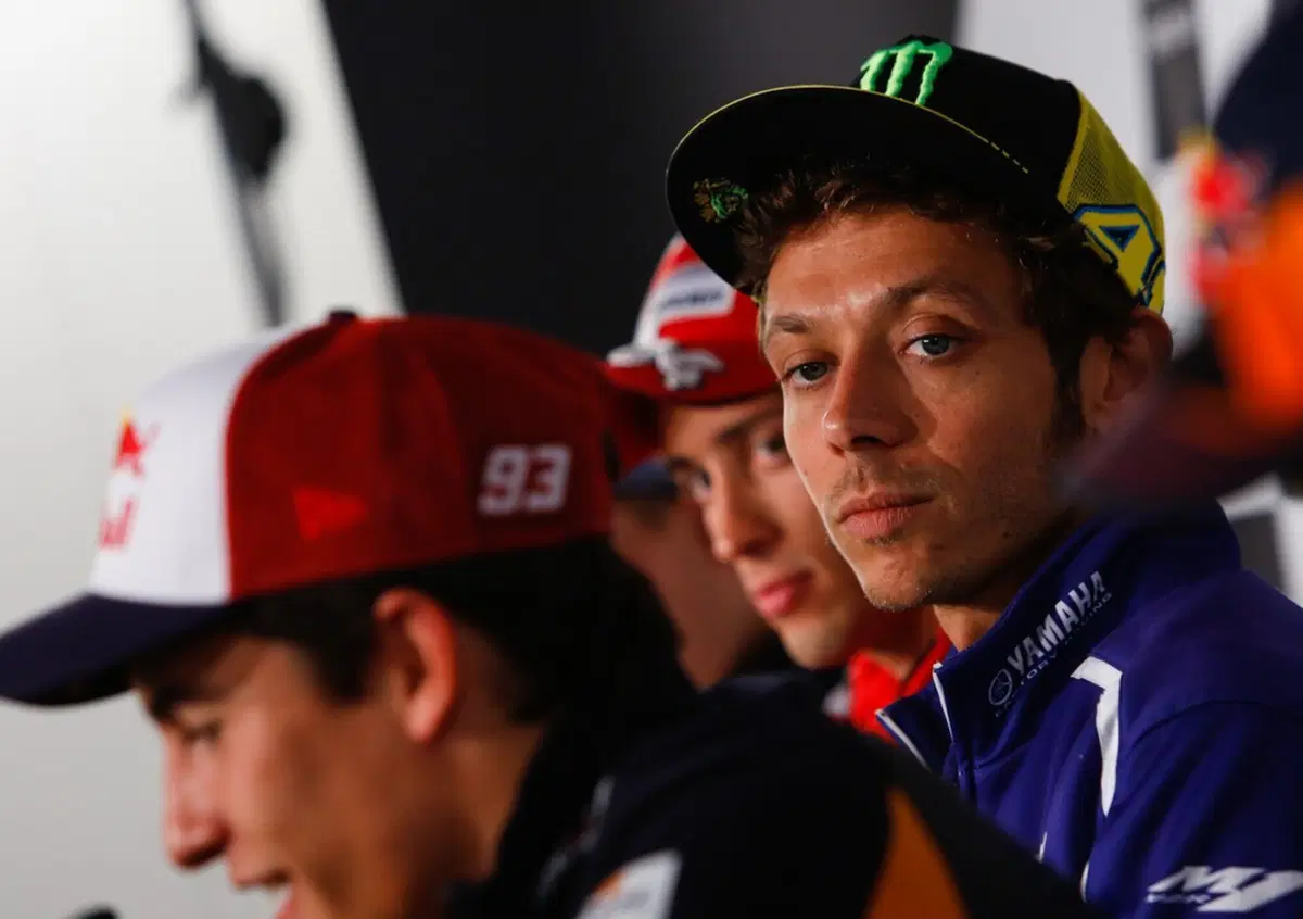 Rossi: "Marquez fantastico, ma con la Yamaha farebbe pi&ugrave; fatica"