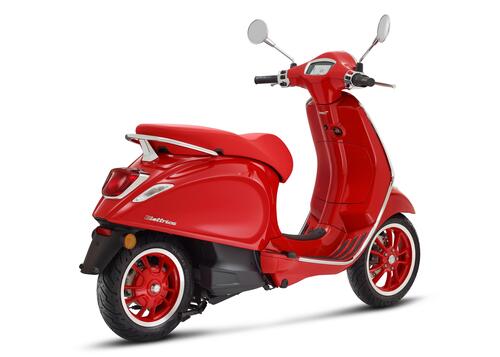 Vespa Elettrica RED, lo scooter che ti fa fare la tua parte (2)