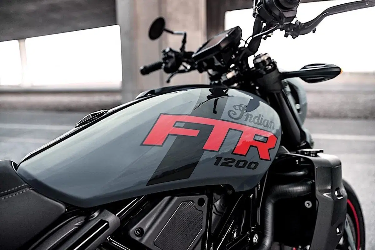 La Indian FTR diventa Stealth Gray. Fatta quasi con il contagocce però (7)