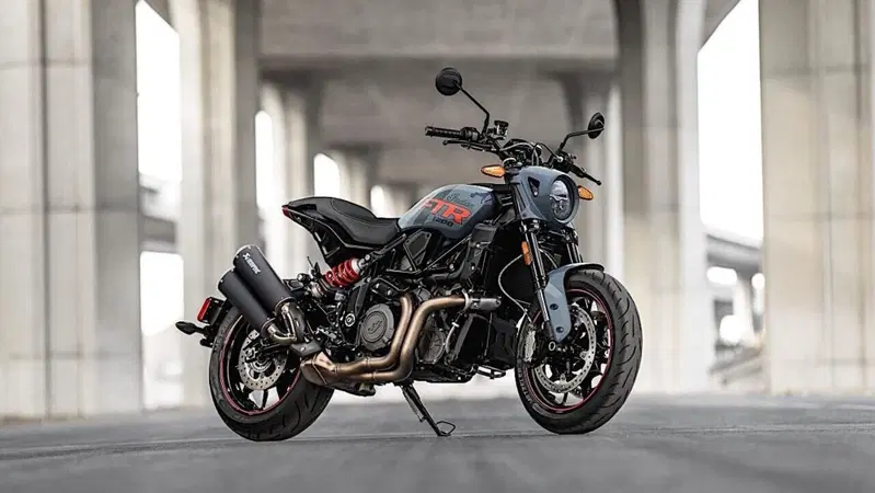La Indian FTR diventa Stealth Gray. Fatta quasi con il contagocce per&ograve;