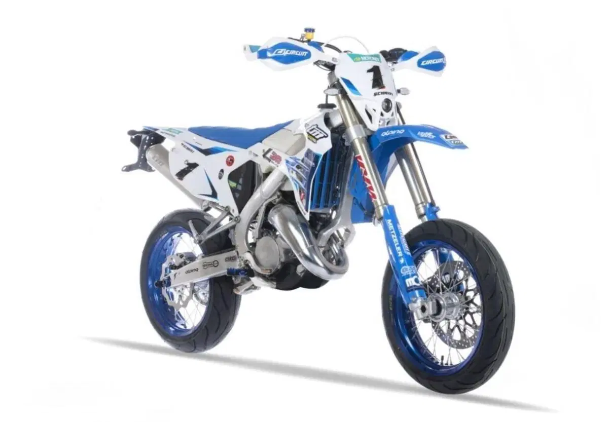 TM Racing sfoggia tre SMR 125 Replica del team ufficiale. Viva il 2 tempi (5)