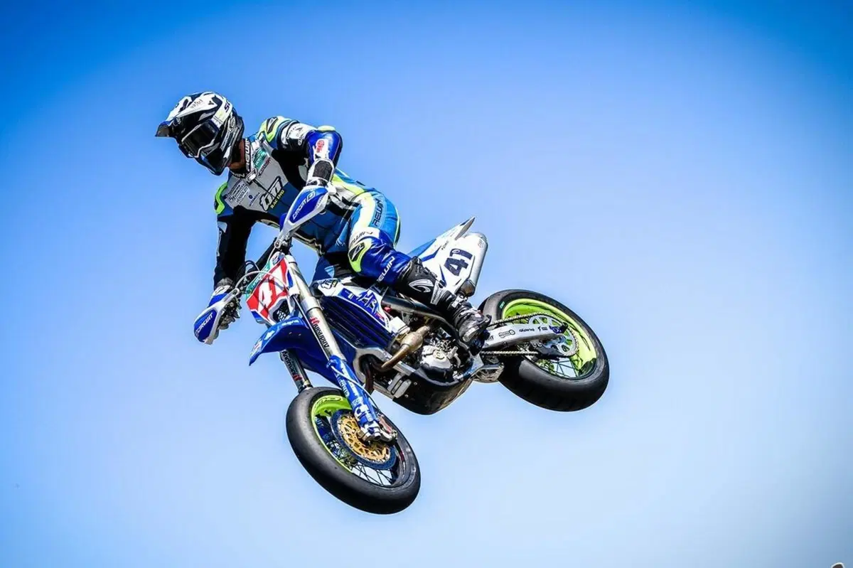 TM Racing sfoggia tre SMR 125 Replica del team ufficiale. Viva il 2 tempi (12)