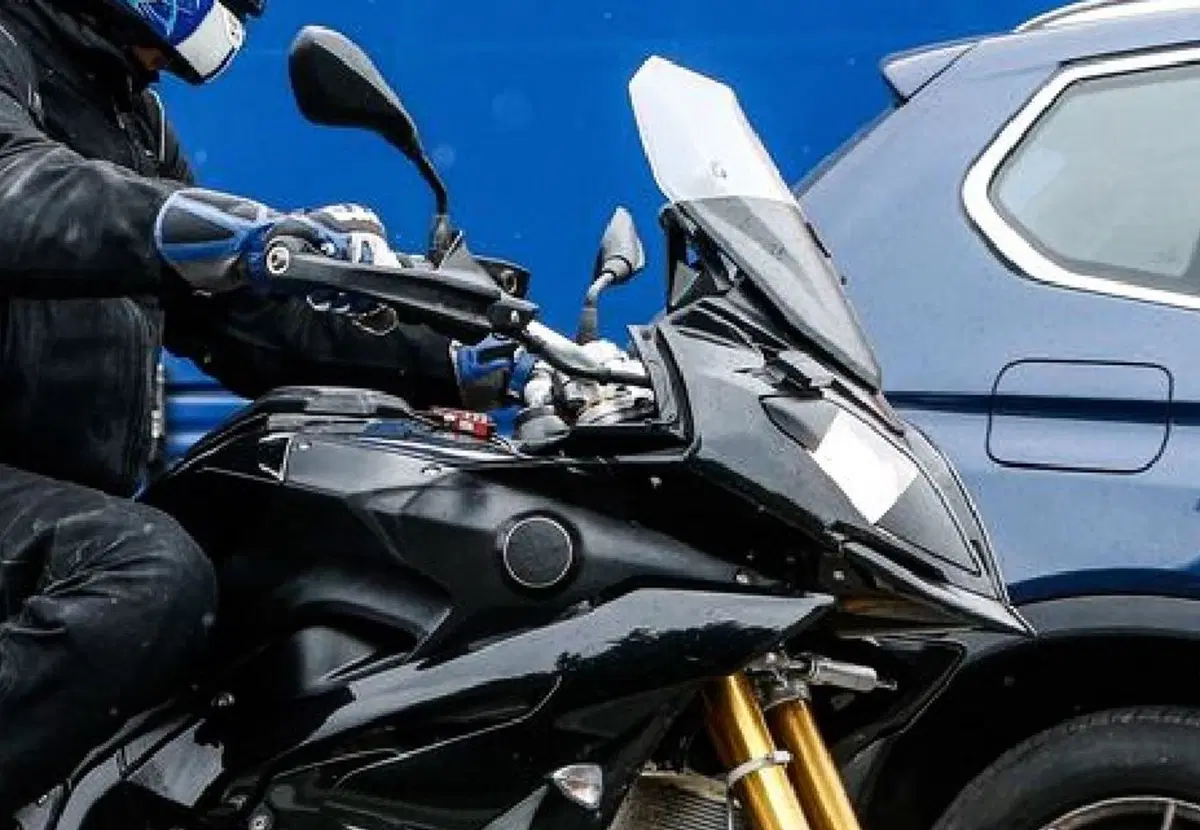 BMW S 1000XR, nuova immagine della Crossover tedesca (5)