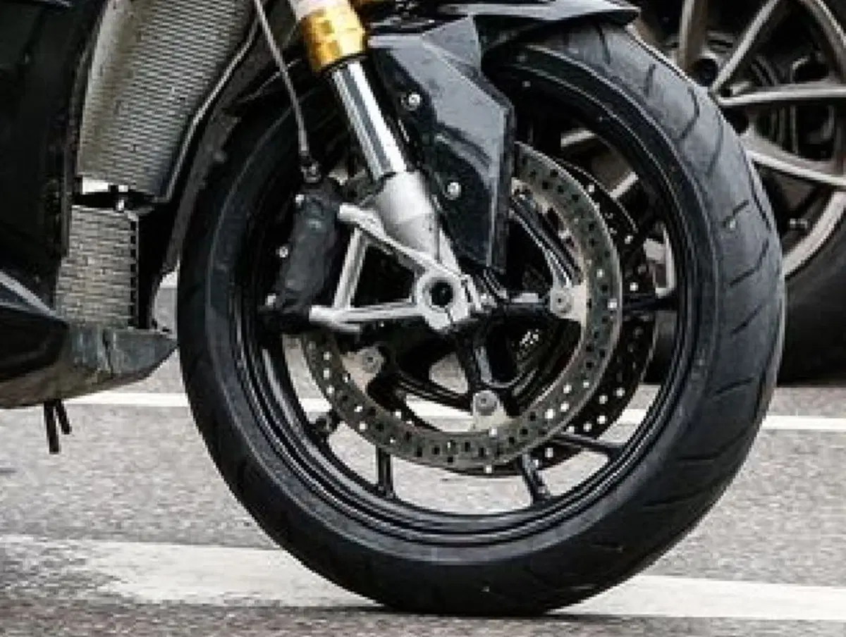 BMW S 1000XR, nuova immagine della Crossover tedesca (4)