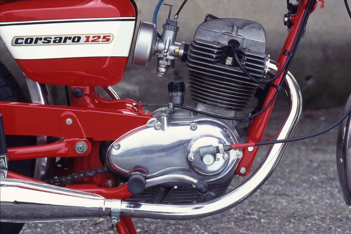 Massimo Clarke: "Morini Corsaro VS Gilera 124 5V" (4)