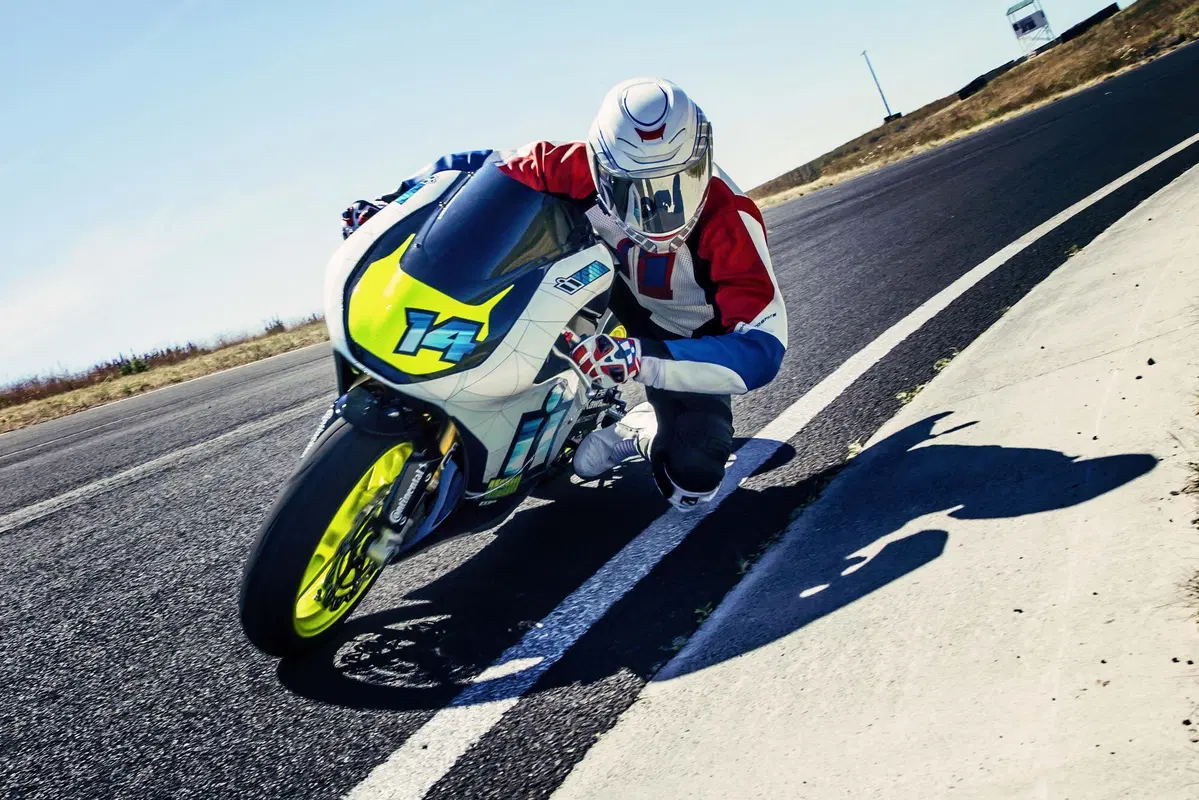 Icon: Kawasaki ZX3-RR concept (3)