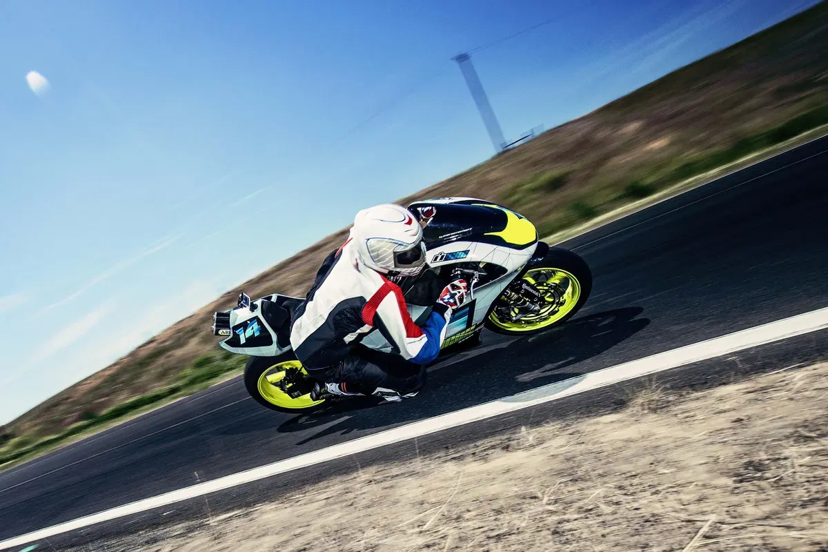 Icon: Kawasaki ZX3-RR concept (5)