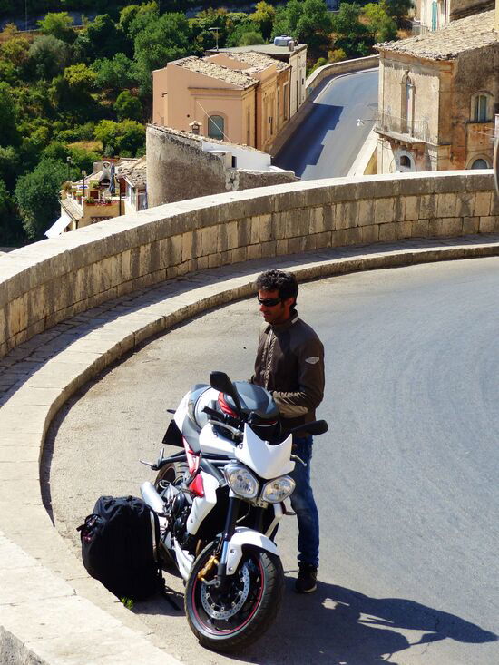 Viaggi in moto. Fuga dall'Etna