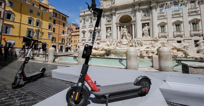 Le buche, i cinghiali e ora anche i monopattini. Ecco perch&eacute; la CNN punta il dito su Roma