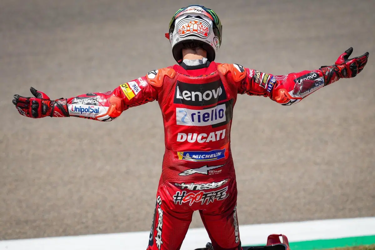 La rovinosa caduta di Pecco Bagnaia (10)
