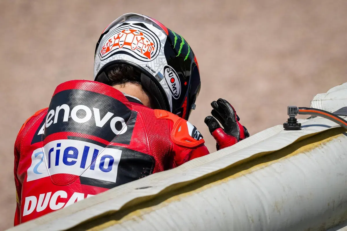 La rovinosa caduta di Pecco Bagnaia (13)