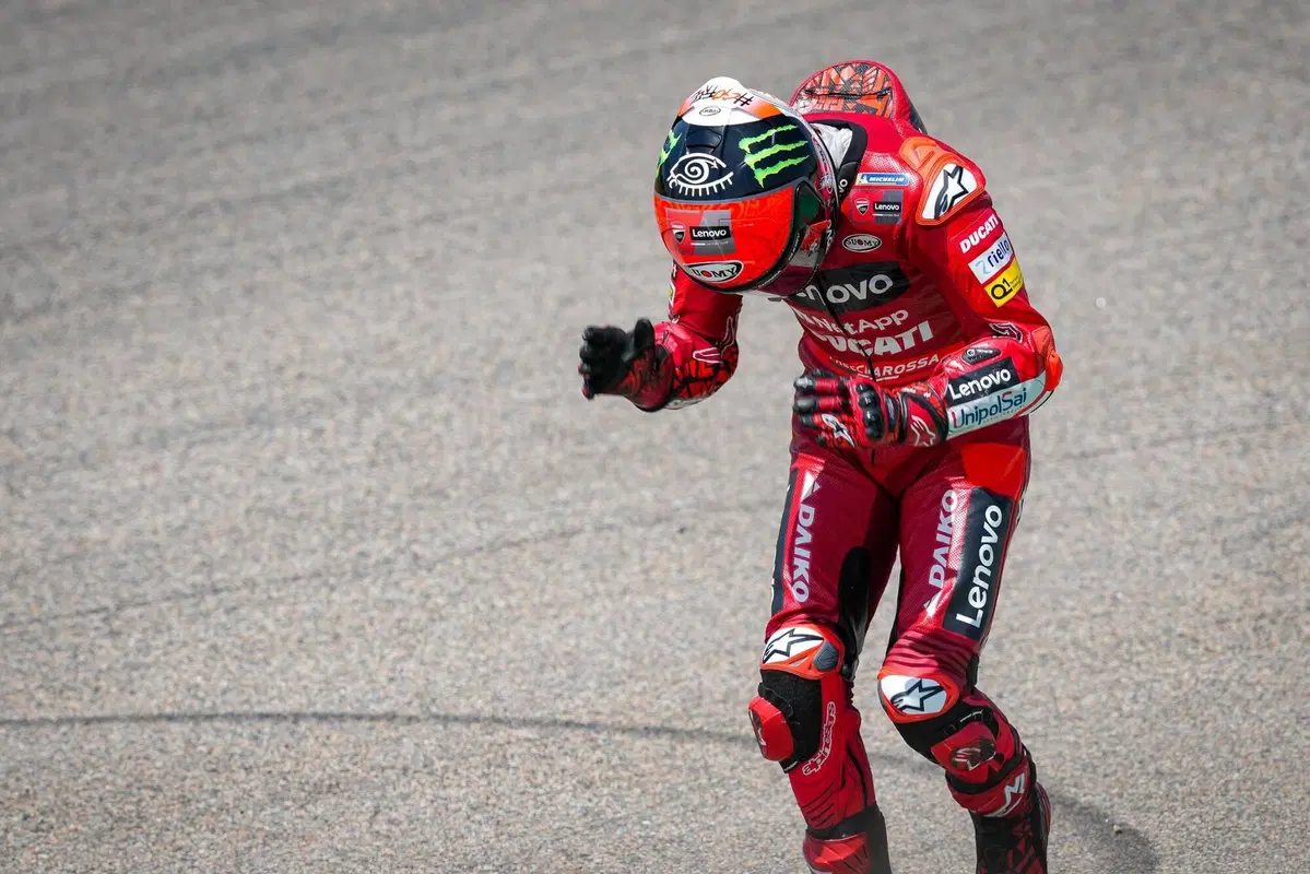 La rovinosa caduta di Pecco Bagnaia (9)