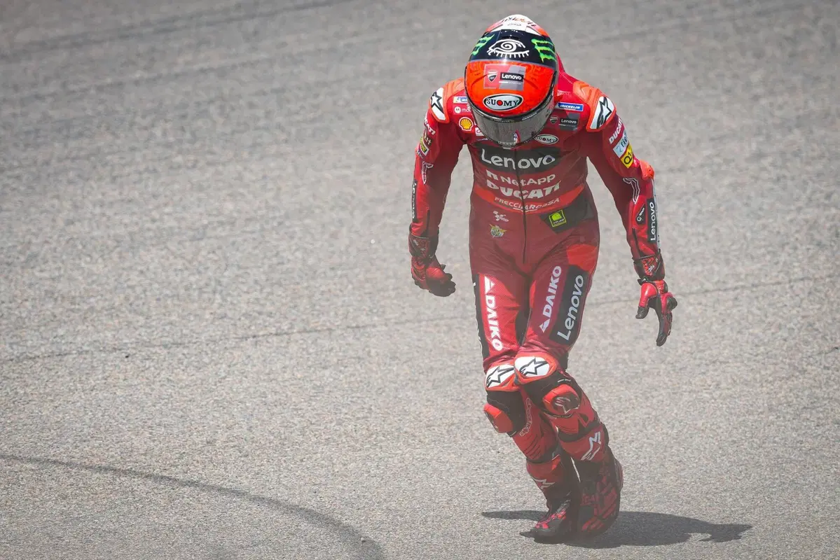 La rovinosa caduta di Pecco Bagnaia (8)
