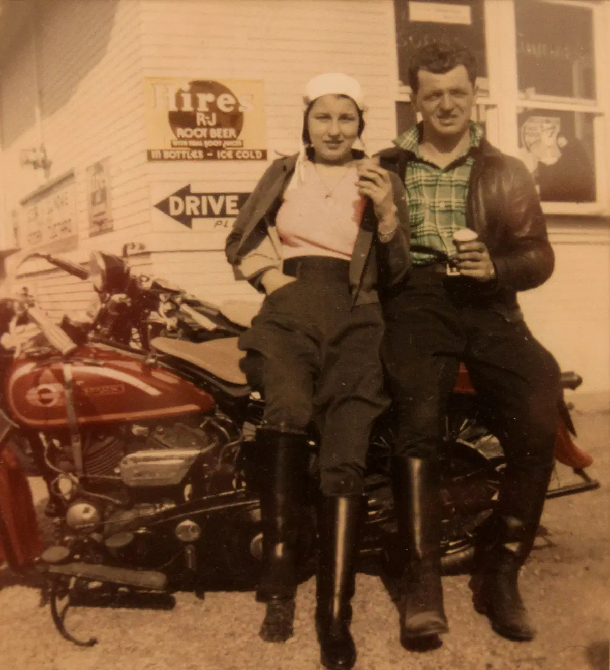 Compie cento anni e si compera un'altra Harley. Che guida