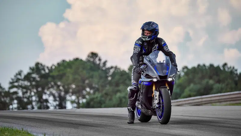 Yamaha sta preparando una R1 per il 2023? Qualche indicazione c'&egrave;...