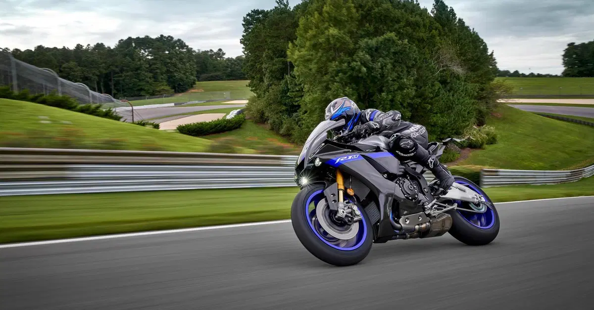 Yamaha sta preparando una R1 per il 2023? Qualche indicazione c'&egrave;...