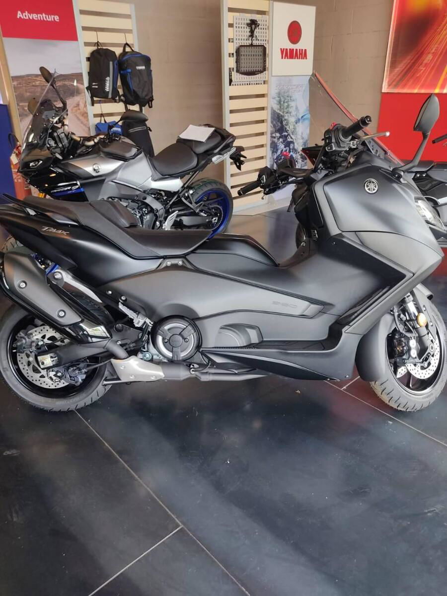 Vendo Yamaha T-Max 560 (2022 - 24) nuova a Galliate (codice 8937388) 