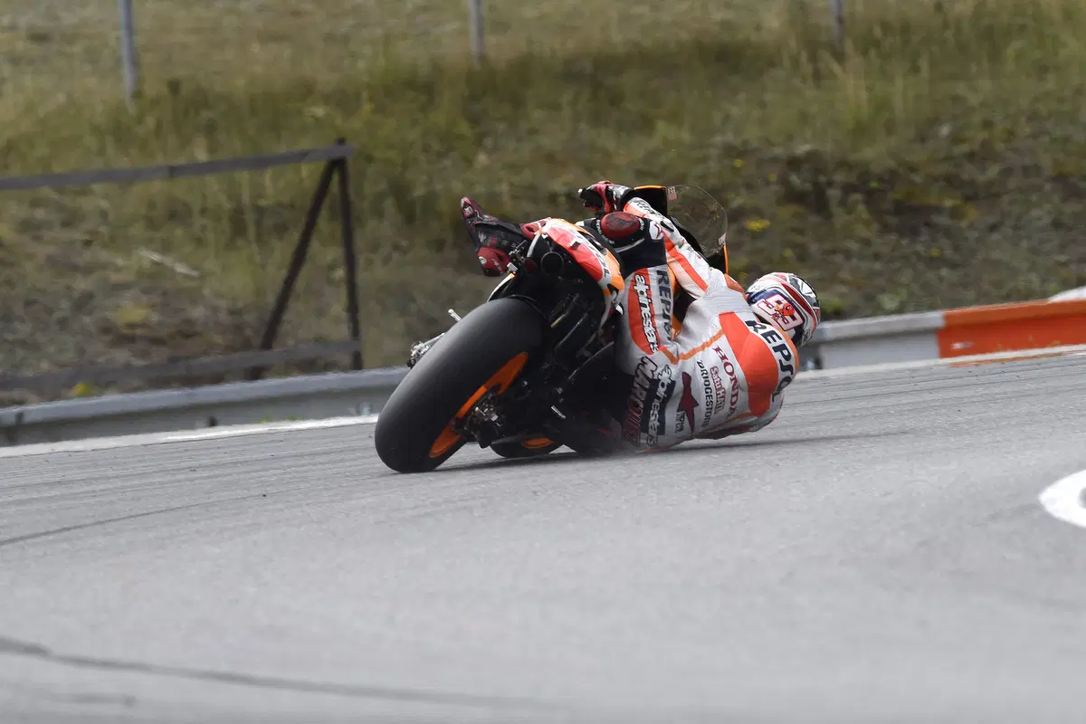 Video: Marquez e l'analisi di una curva impossibile  (9)