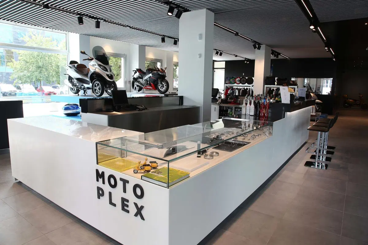 Piaggio inaugura l'area esterna di Motoplex