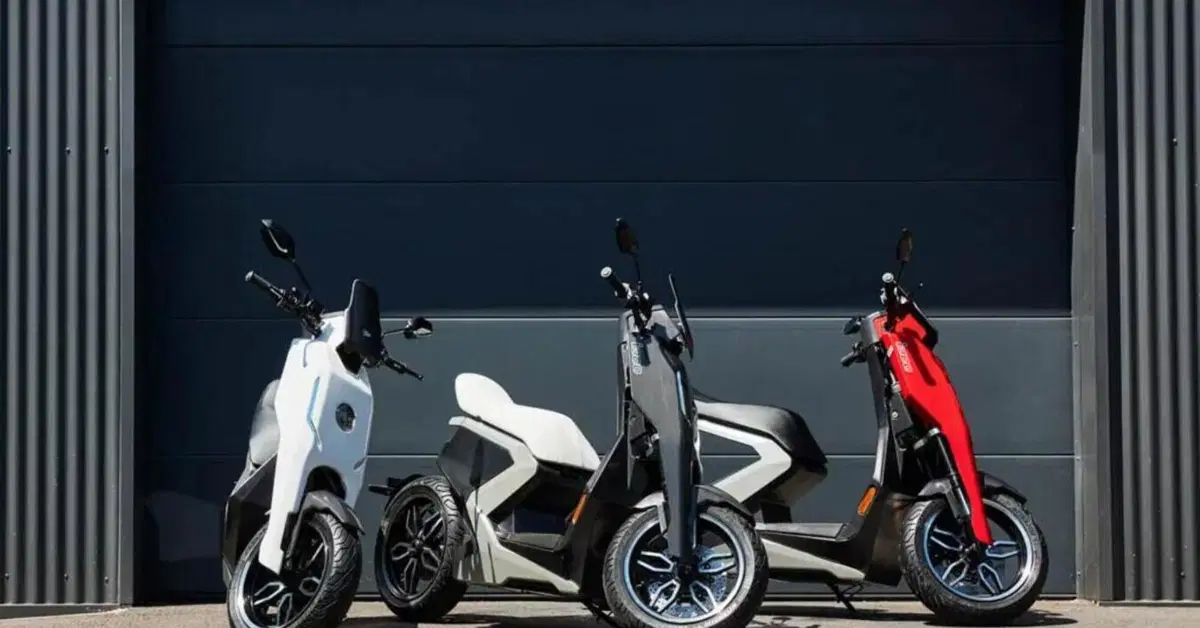 Zapp i300, lo scooter elettrico per bruciare al semaforo i "dinosauri" a benzina