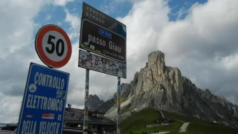 L'autovelox sul passo Giau, una vergogna