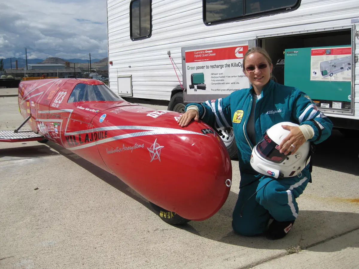 Eva  Håkansson e il KillaJoule segnano il record del mondo a Bonneville (6)