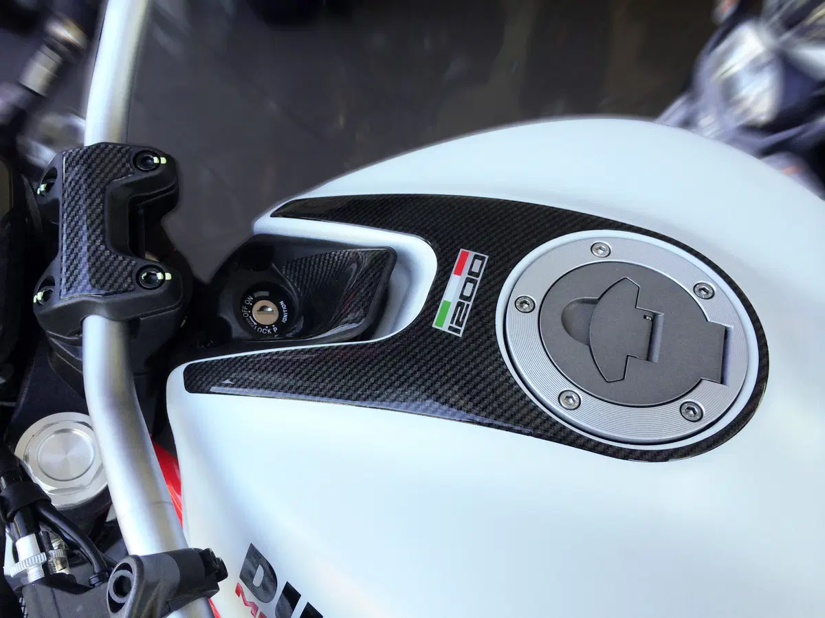 Print: kit di protezione per Ducati Monster 821 e 1200 (3)