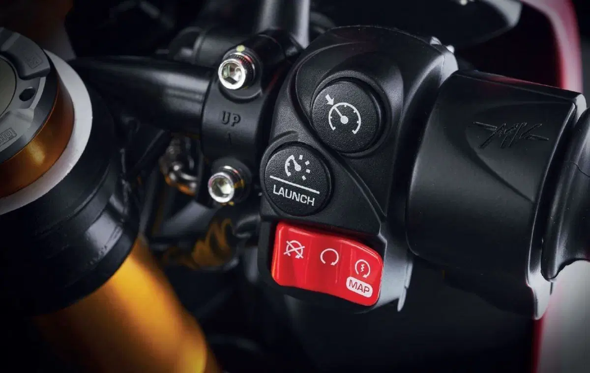 MV Agusta Superveloce AGO: 311 esemplari come le vittorie del campione (8)