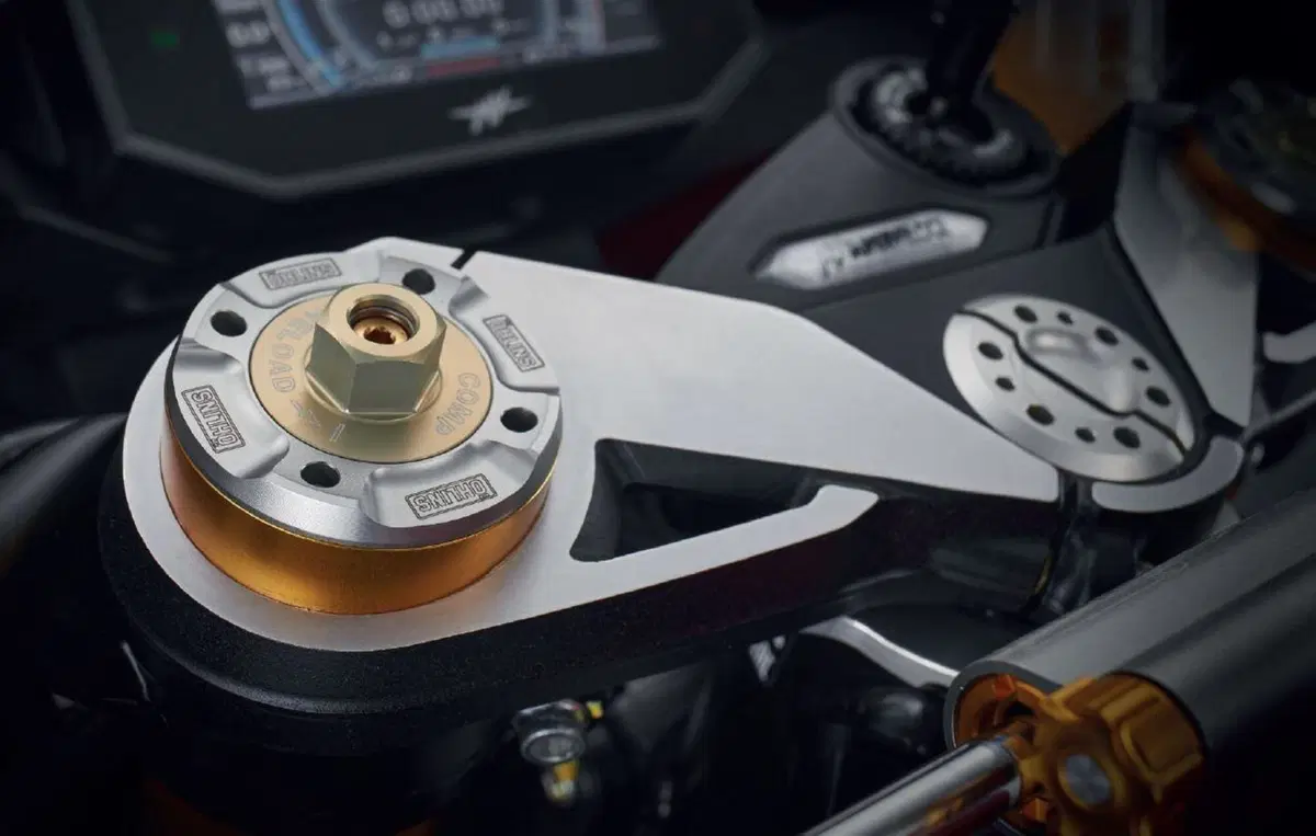 MV Agusta Superveloce AGO: 311 esemplari come le vittorie del campione (9)