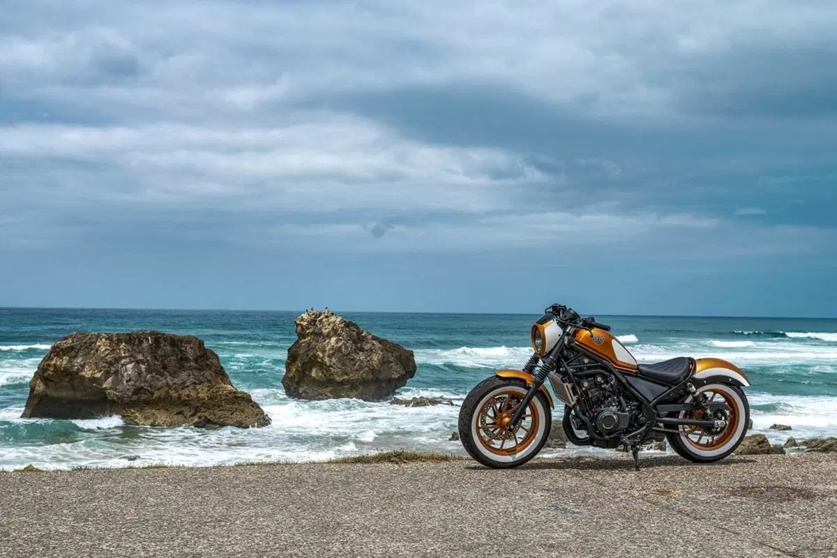 Per le special di Wheels and Waves Honda ha scelto le Rebel e a noi pare una decisione azzeccata (5)