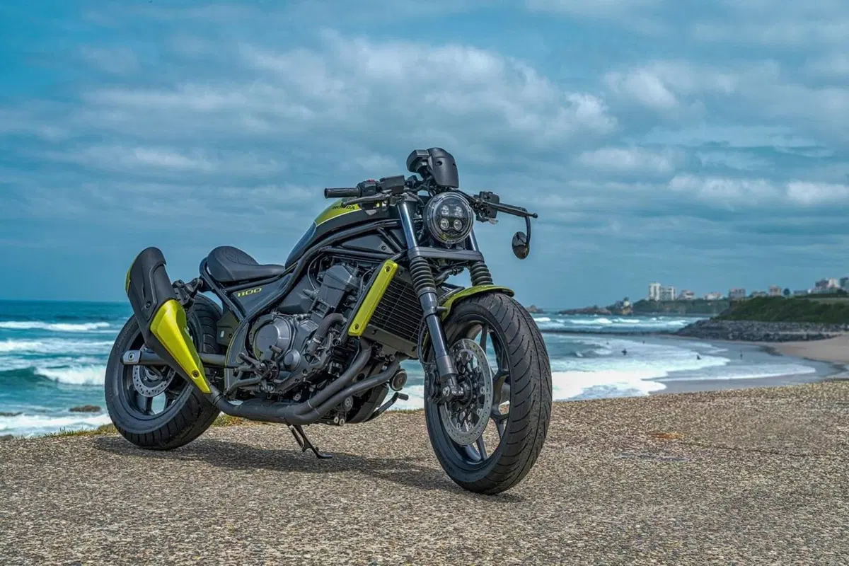 Per le special di Wheels and Waves Honda ha scelto le Rebel e a noi pare una decisione azzeccata (17)