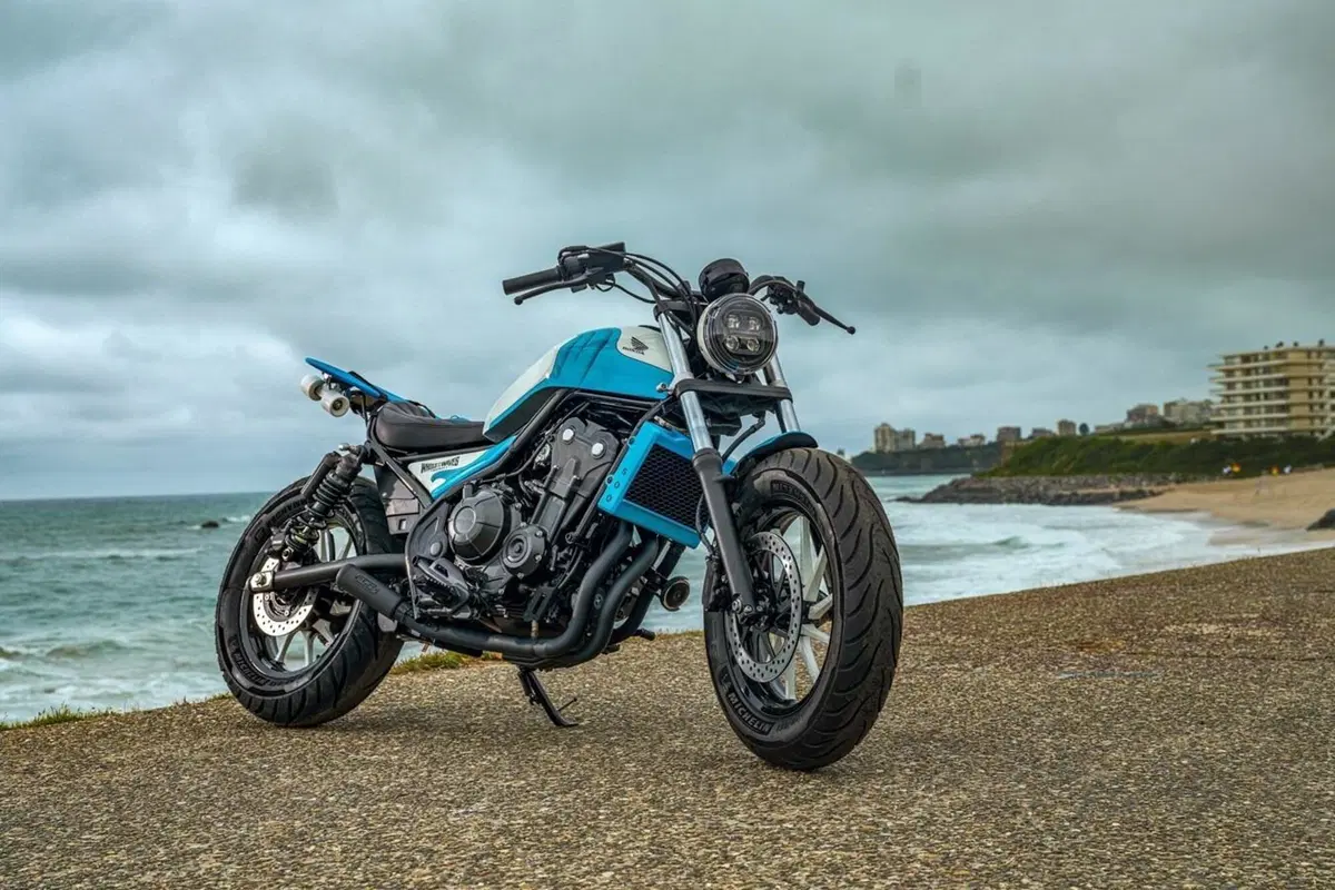 Per le special di Wheels and Waves Honda ha scelto le Rebel e a noi pare una decisione azzeccata (26)