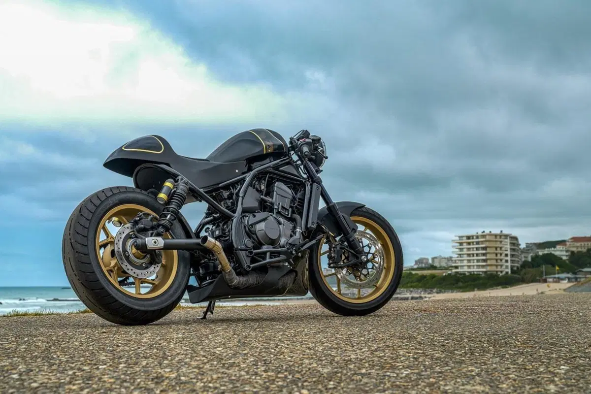 Per le special di Wheels and Waves Honda ha scelto le Rebel e a noi pare una decisione azzeccata (39)