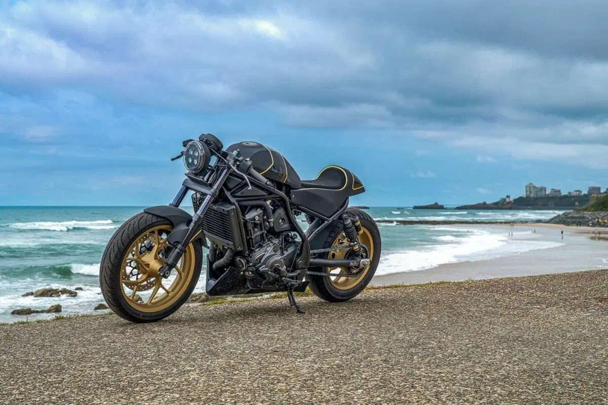 Per le special di Wheels and Waves Honda ha scelto le Rebel e a noi pare una decisione azzeccata (41)