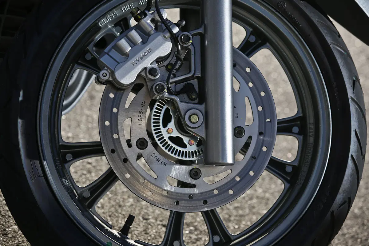 Nuovo Kymco People GTi 2015 (28)